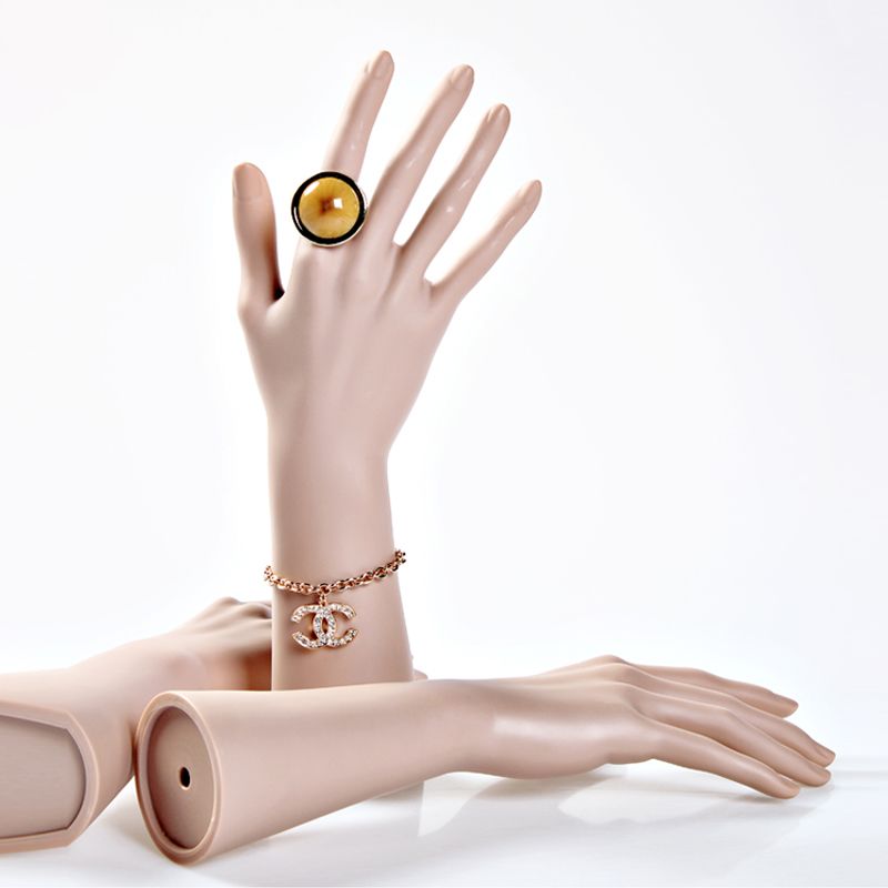 Body Jewelry Plus - มือหุ่นผู้หญิงแบบไม่แตกหัก, มือหุ่นเหมือนจริง, แบบจำลองมือสำหรับโชว์แหวนและเครื่องประดับ