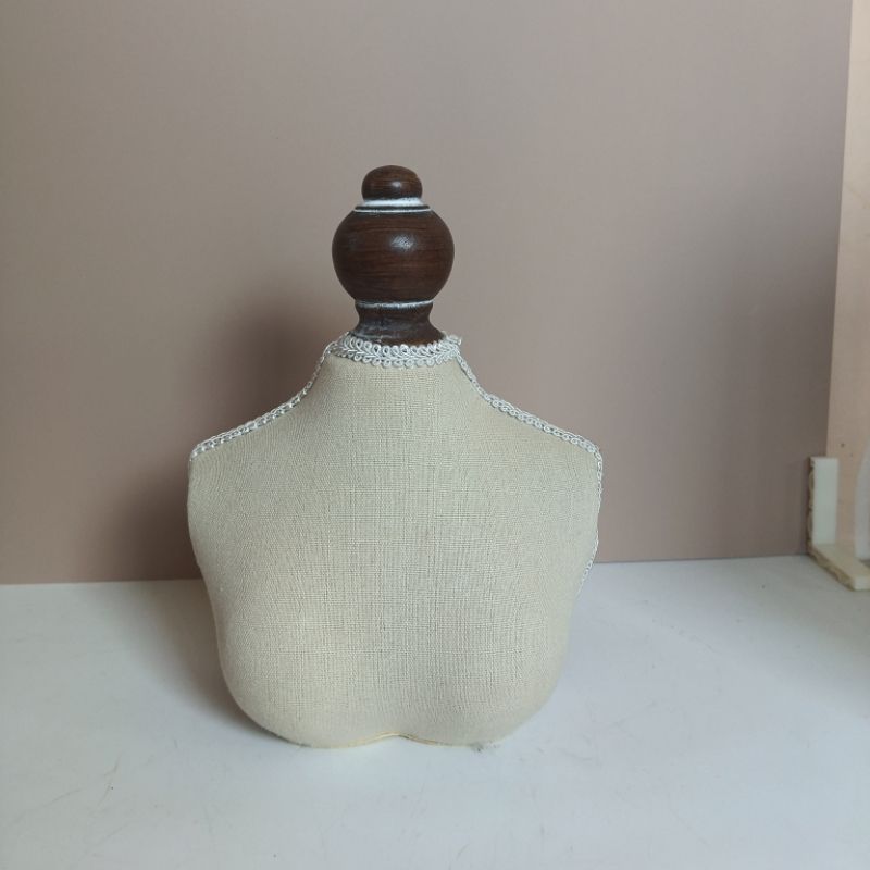 สร้อยคอลูกปัดหน้าอกเครื่องประด - Body Jewelry Holder บทวิจารณ์และราคา